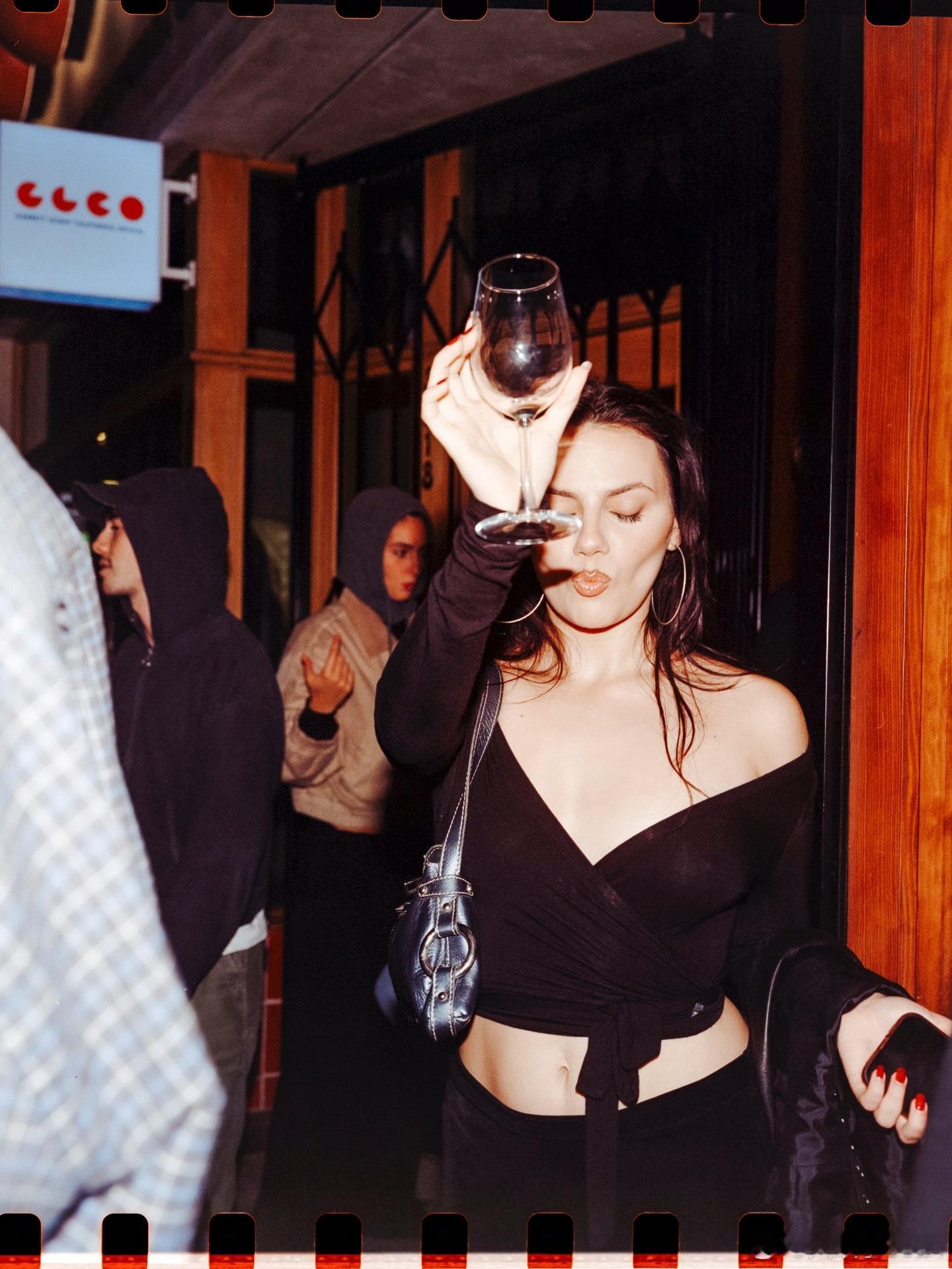 dafne keen达芙妮基恩的过节vibe🎄🍷 