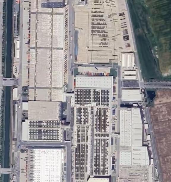 上海特斯拉超级工厂，占地1290亩，当时以市场价的10%卖了特斯拉。并且给特斯拉