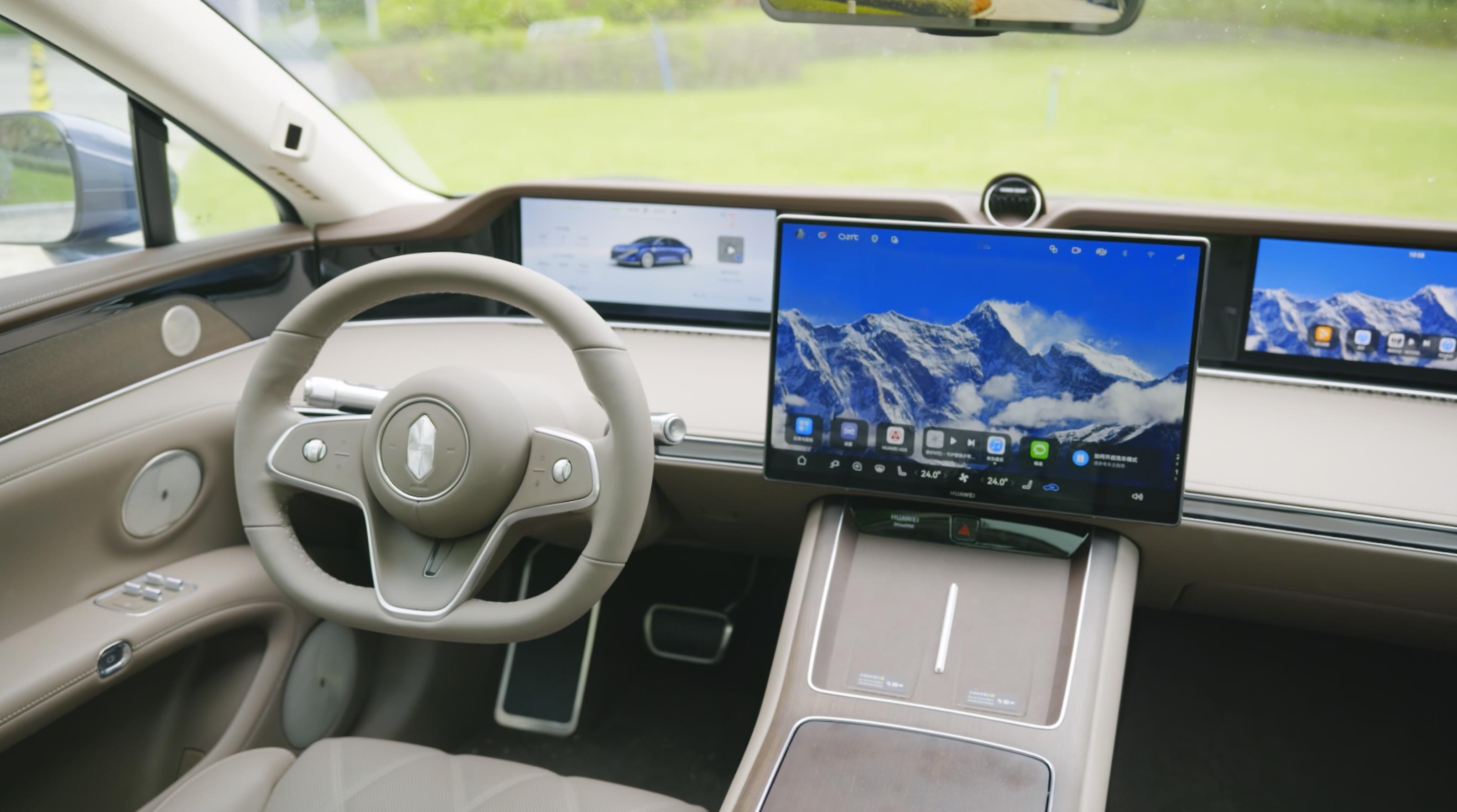 作为一个科技爱好者，我最欣赏鸿蒙智行旗舰9系轿车新款享界S9的智能体验。离车不下