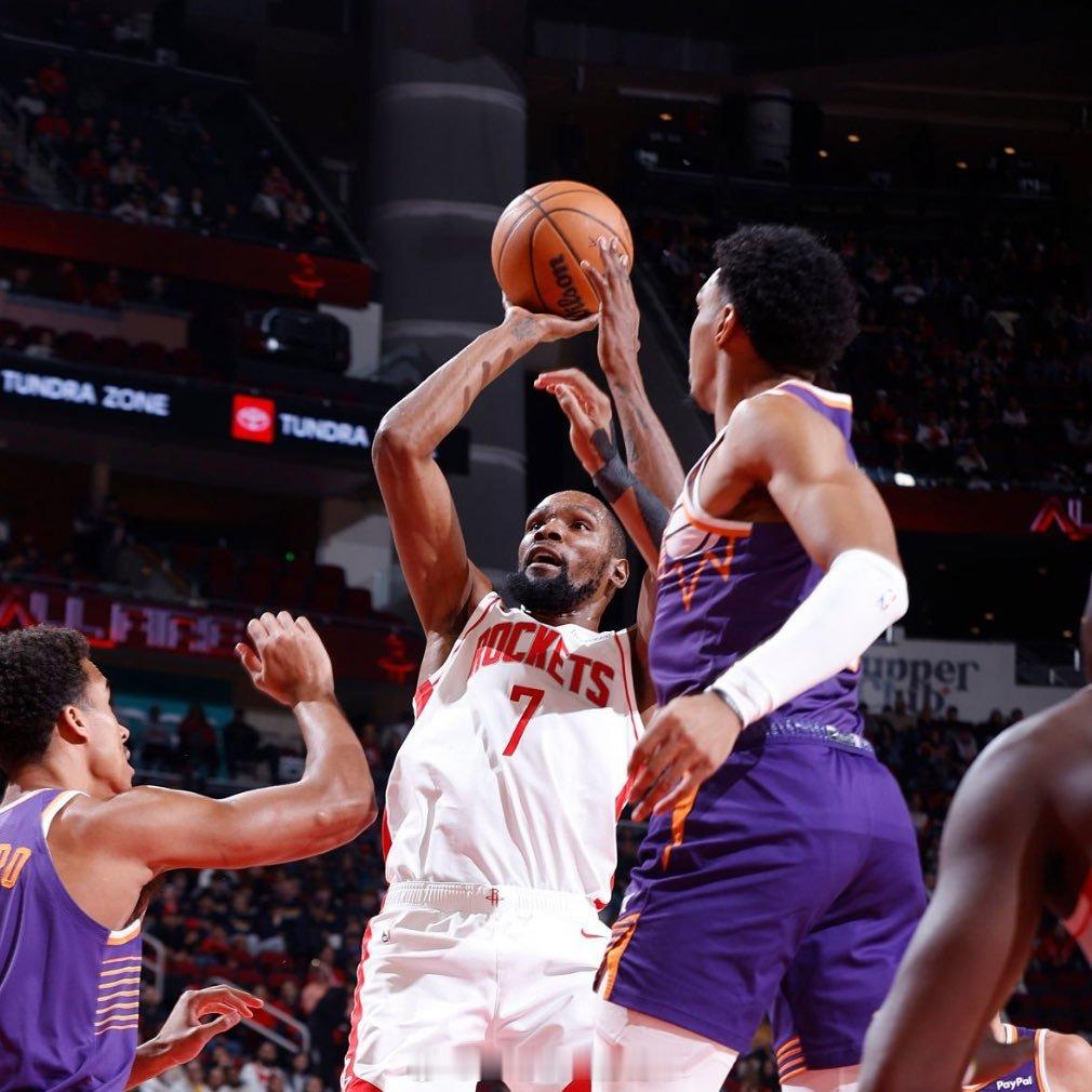 杜兰特谈31000分：“这对我意义重大。我很感激自己在这个年纪还能留在联盟里，继