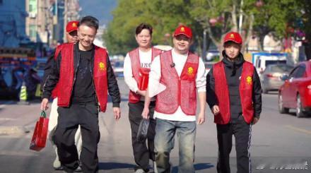 台州志愿者一把剪刀治愈孤独老人指尖传递温度，剪刀剪出春风。这场服务，是温暖的双向