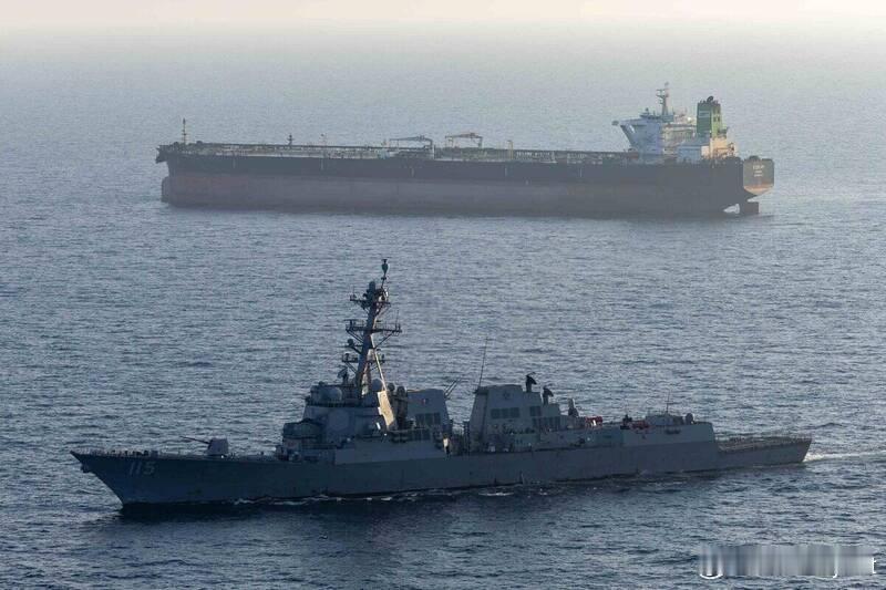 美军再度展示封锁行动成果 伊朗大型油轮被拦截并护送画面曝光海外新鲜事美以伊冲突 