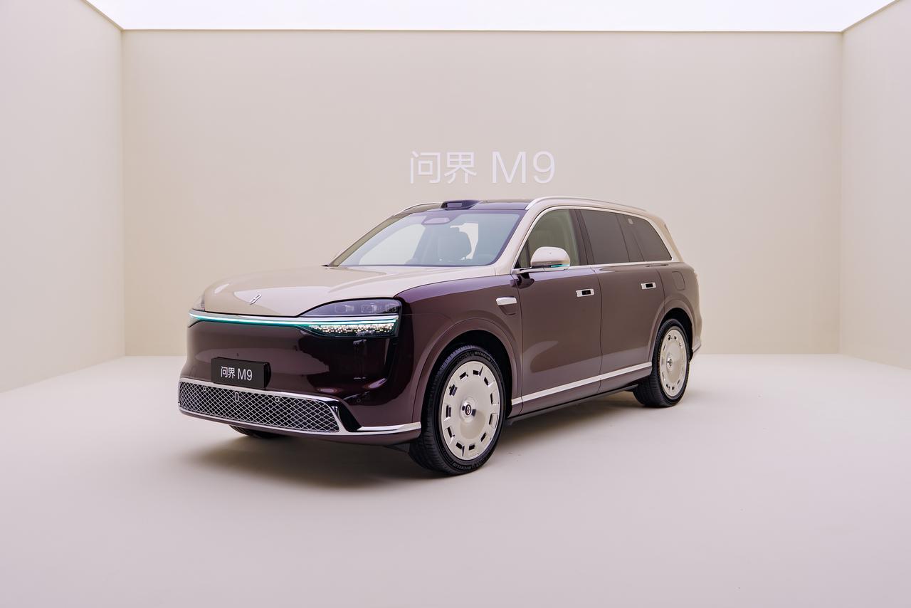 50万级的豪华SUV，还得是问界M9，颜值智驾体验都在线，口碑和销量更是能打！ 