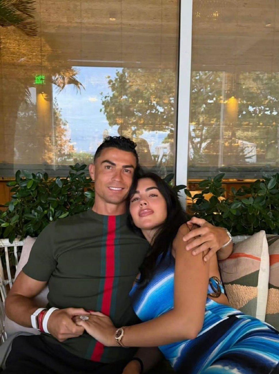 C罗宣布结婚孩子的妈妈们也都出席吗