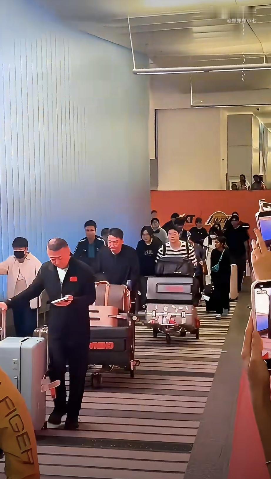 安全抵达洛杉矶！！
国乒🇨🇳核心主力平安落地美国大满贯举办地洛杉矶！
孙颖莎
