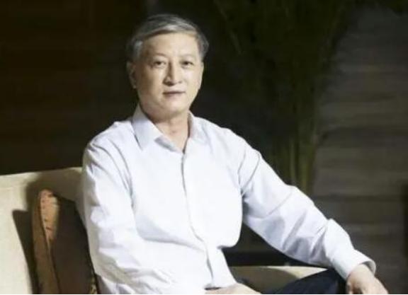 1996年，贺龙之子贺鹏飞找到香港商人徐增平，张口就说：“你去帮忙买下瓦良格号！