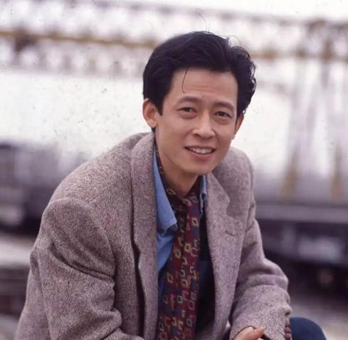 王志文说："我不高攀有钱人，因为我花不到他的钱；我也不低看穷人，因为他不靠我生存