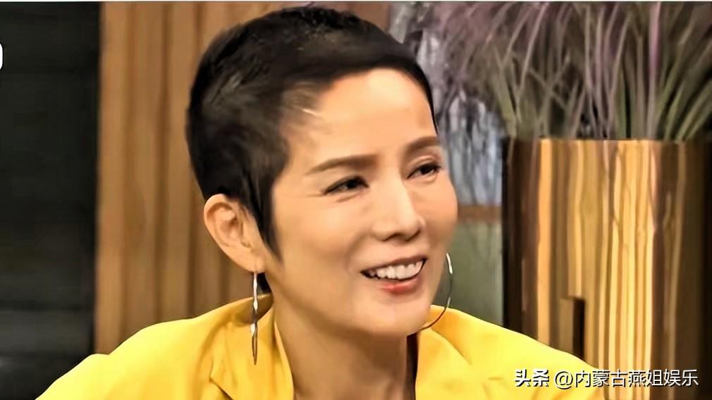 前港姐吴文忻真是命运多舛。

51岁的她，近日在深圳港大医院化疗后，发现除肝脏肿