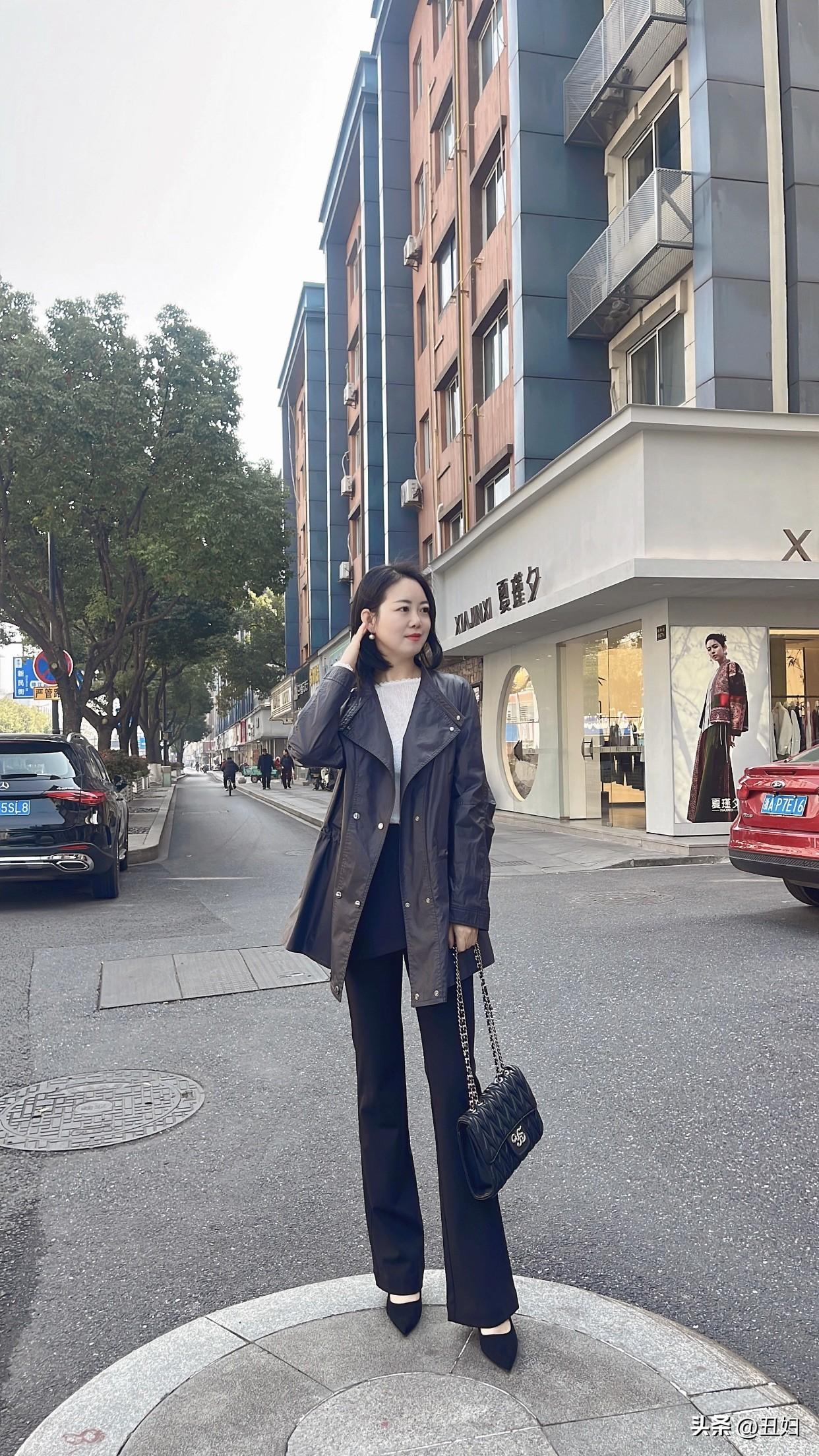 什么年龄段的女人最有女人味?35+的美是独一无二的叙事诗。这个年龄段的女人眼角细