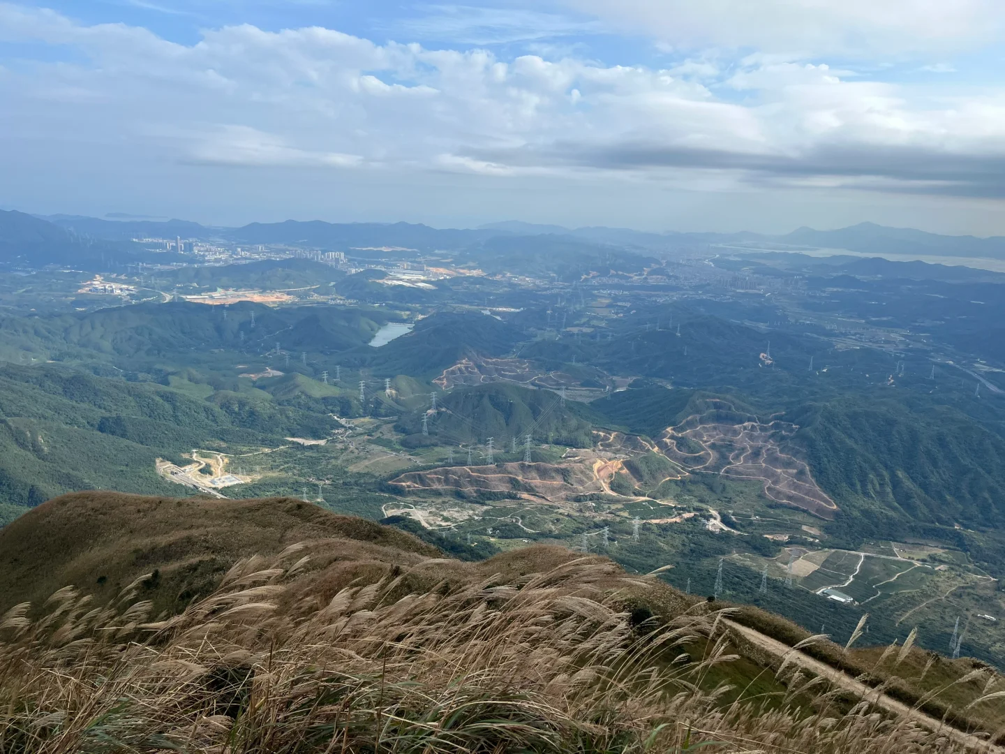 南方的秋天⛰山里还是绿色的