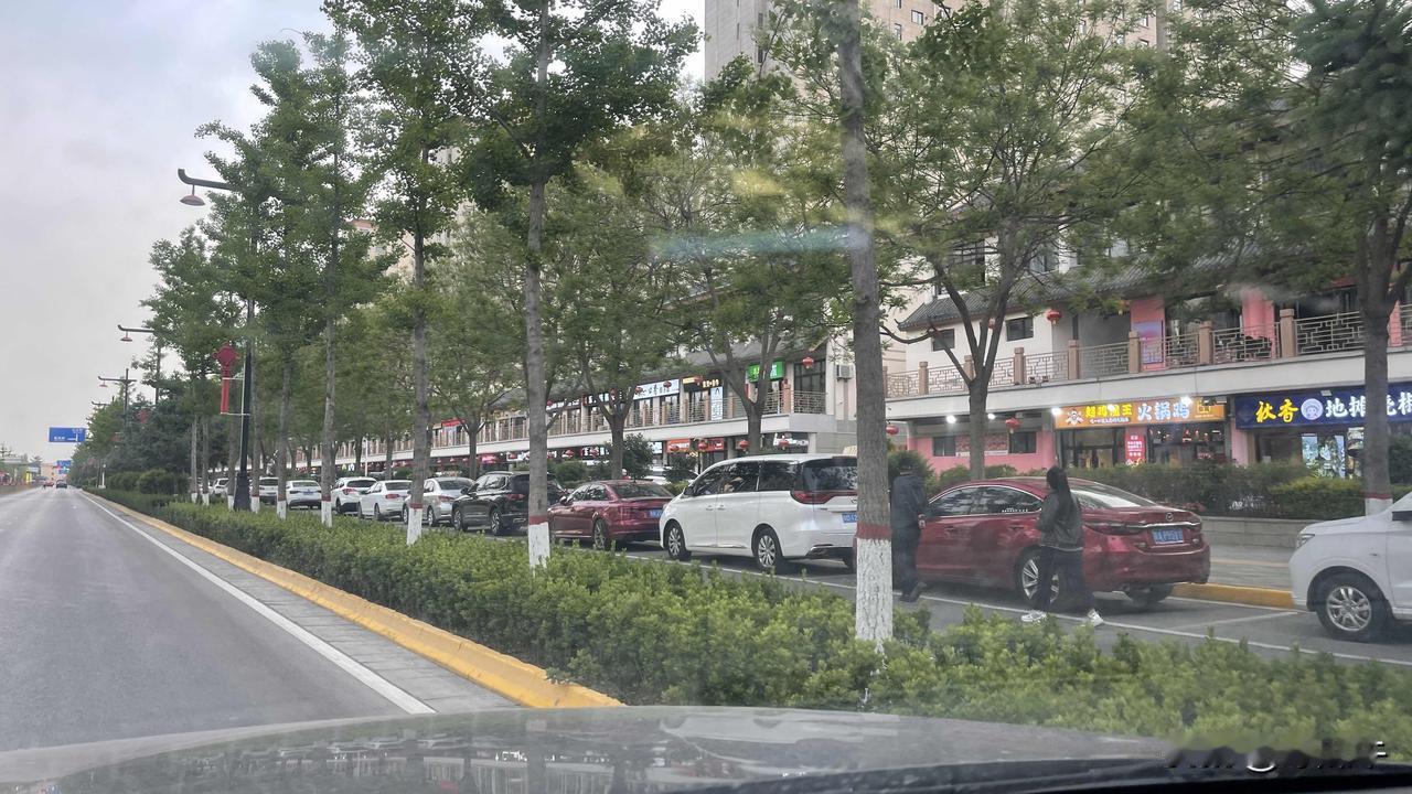 长武这条街，简直就是繁华的美食街！
去过陕西长武很多次，有一条街，印象特别深刻，
