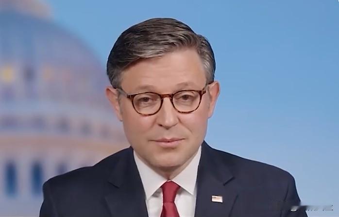 美国众议长约翰逊为中期选举呐喊，将2026中期选举定义为“常识”对抗“疯狂”，他