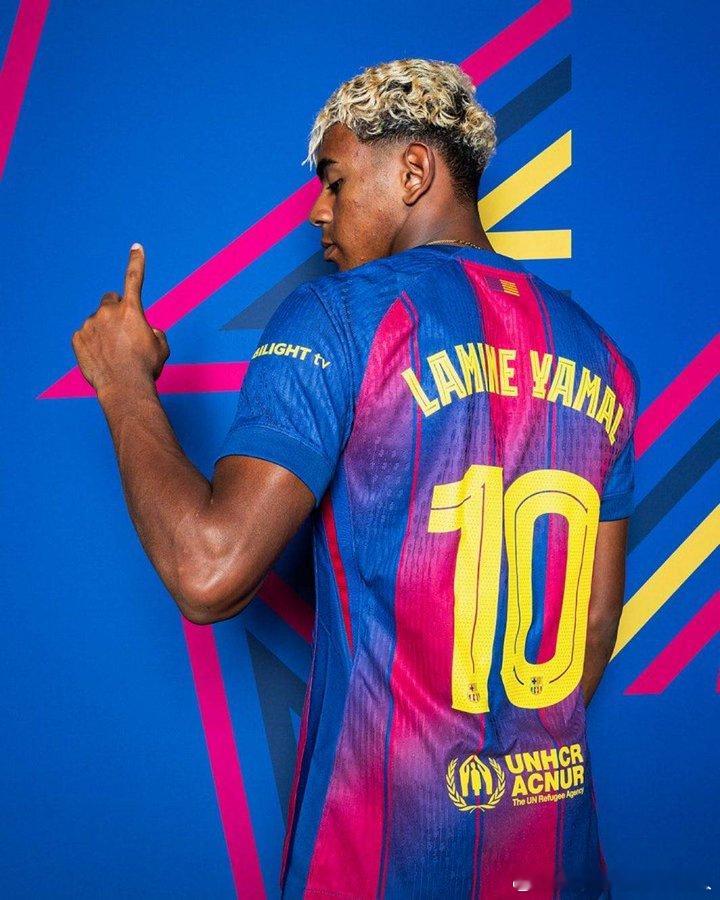 最新消息：拉明·亚马尔被评为西甲11月最佳球员。西甲亚马尔