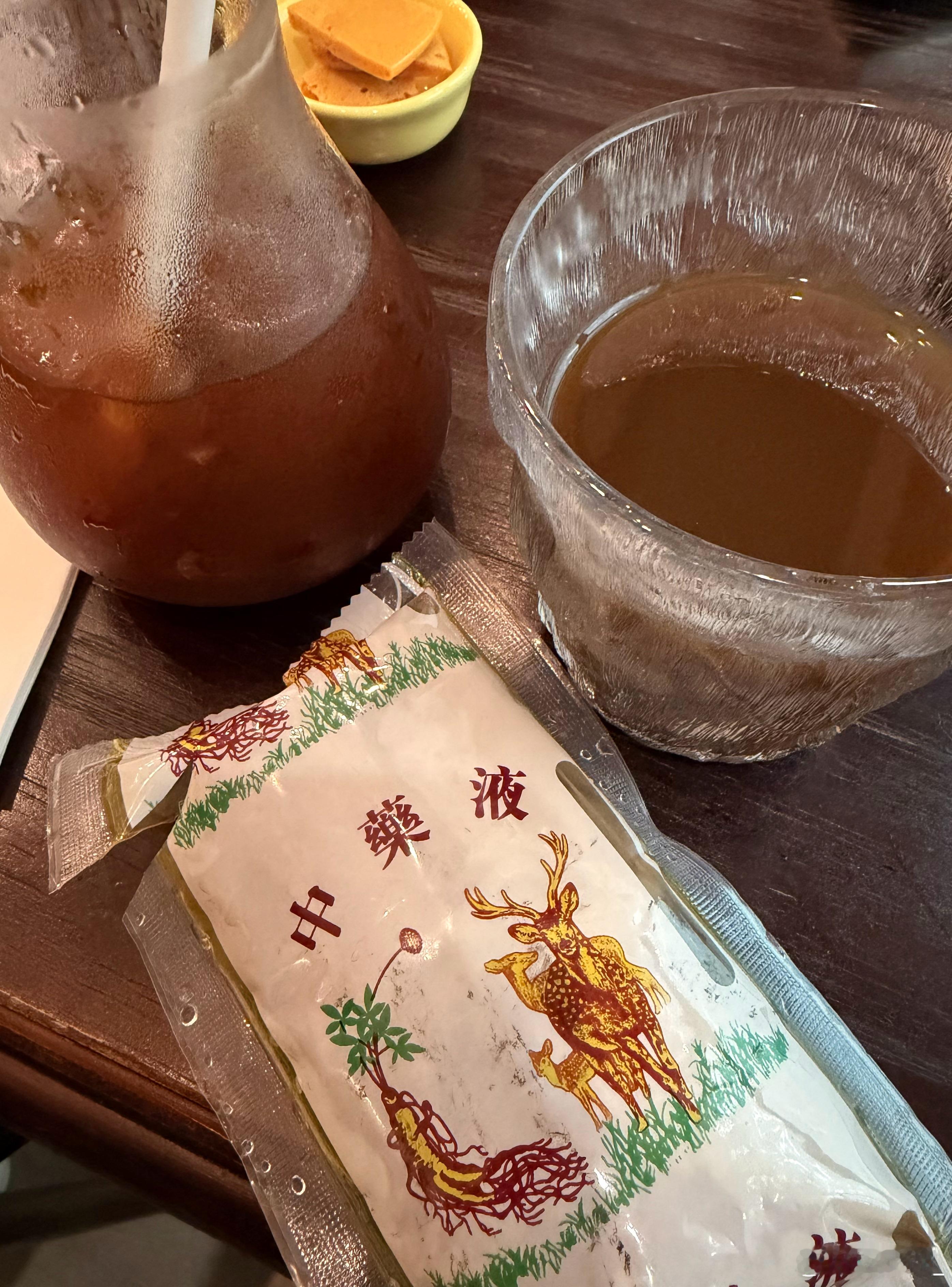 她们喝冰美式我喝热中式