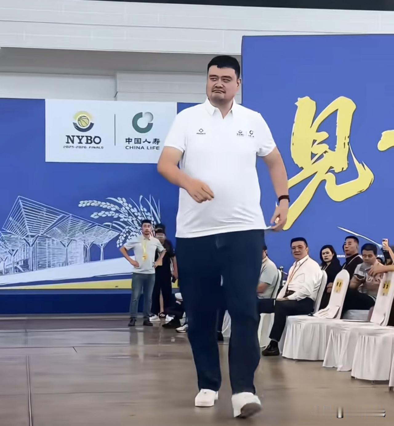 现在的姚明真的变了
当篮协主席那会他可不这样，咋回事？