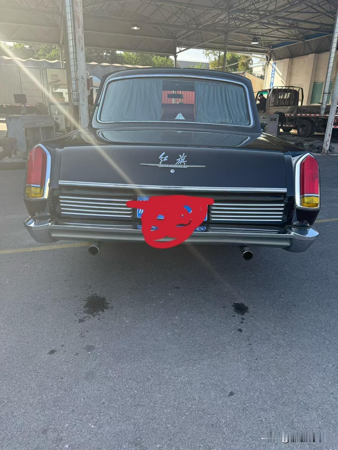 经典版的老爷车，来上检测线了。

这样的车型一般保护的都比较好，马路上的能见度也