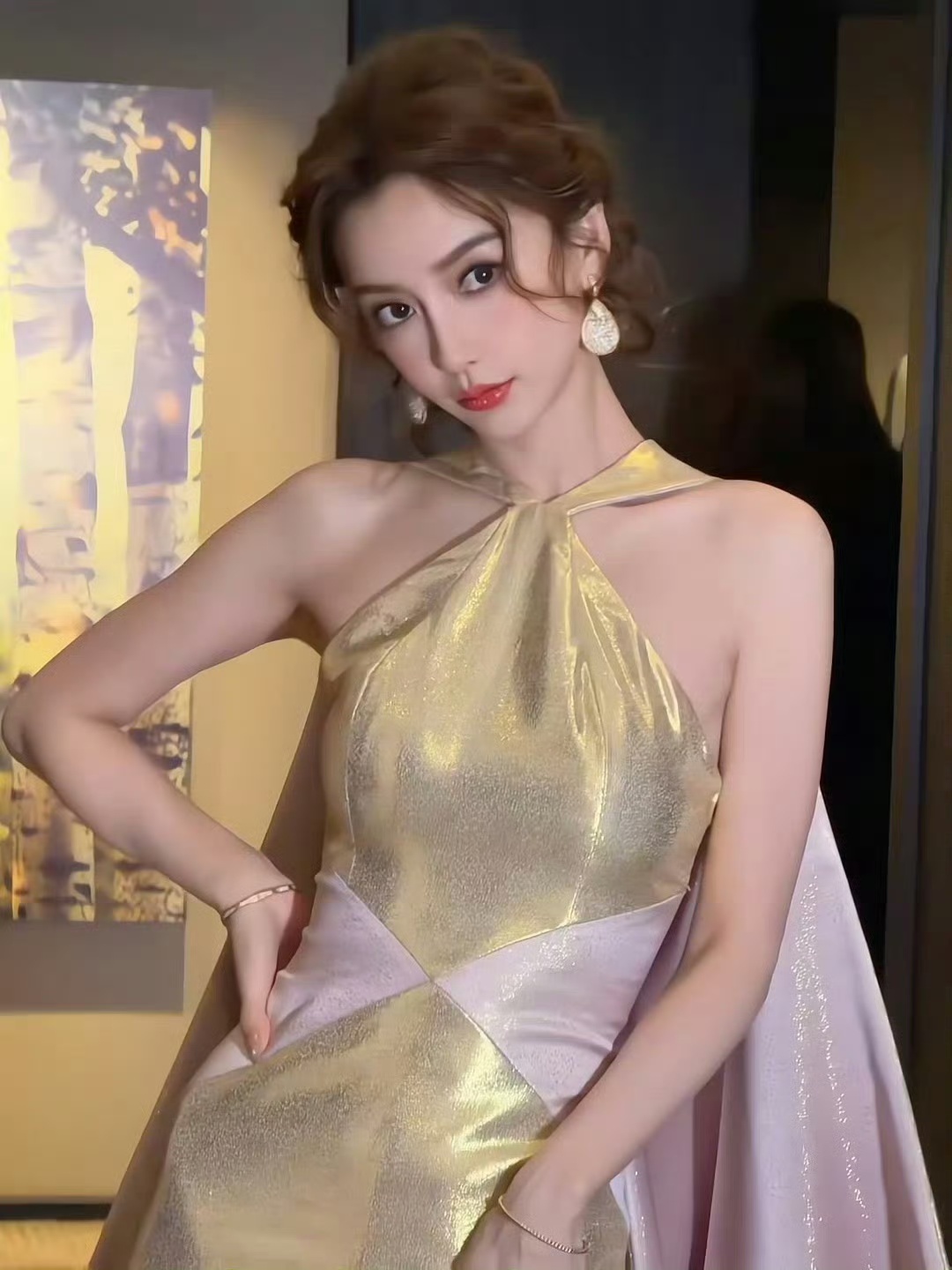娱乐Angelababy金粉拼接高定裙 不愧是鼻姐，美成这样！！Angelaba