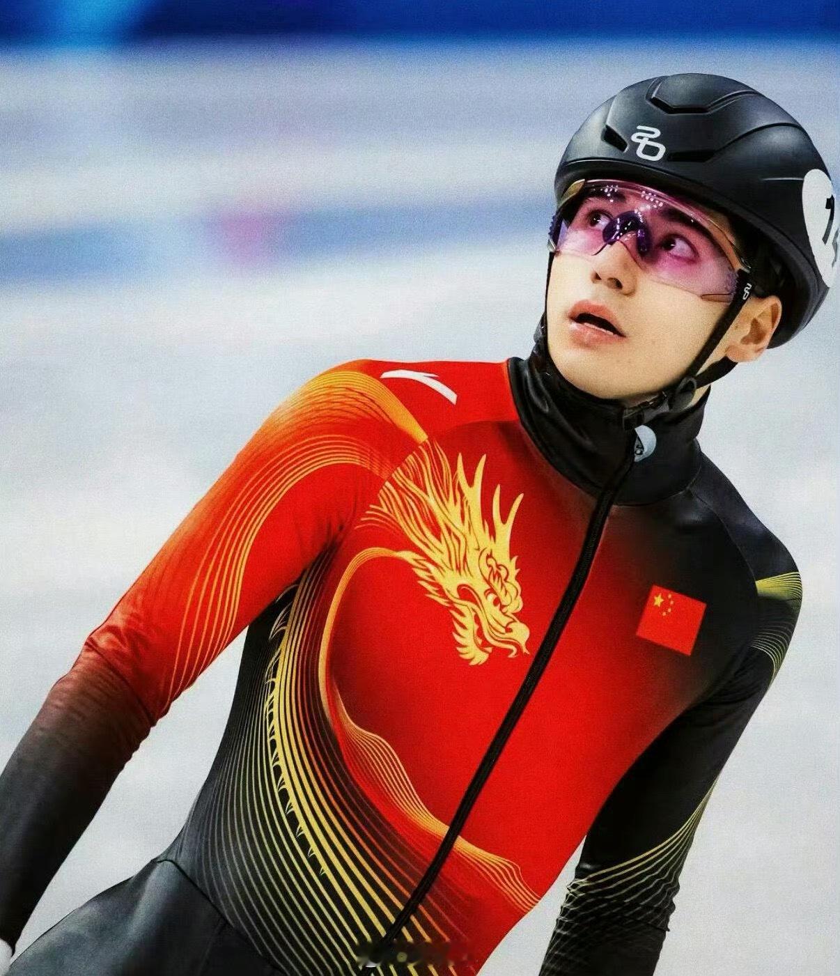 冬奥版美强惨出现了 有一说一，这衣服挺好看的。为中国冬奥健儿加油
