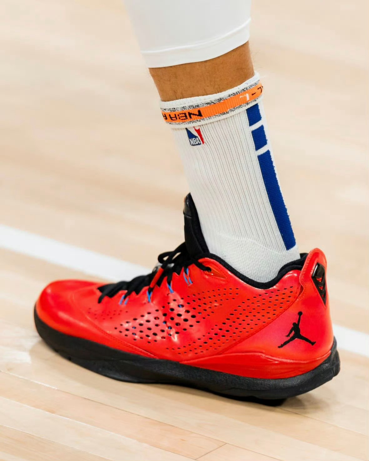 今日迎战快船库里穿上了保罗的Jordan CP3.VII “Nitro”致敬十几