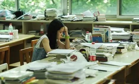 “先确保孩子不死、不疯、不残、不废，心理不出问题，其他都是锦上添花”。这是一位教