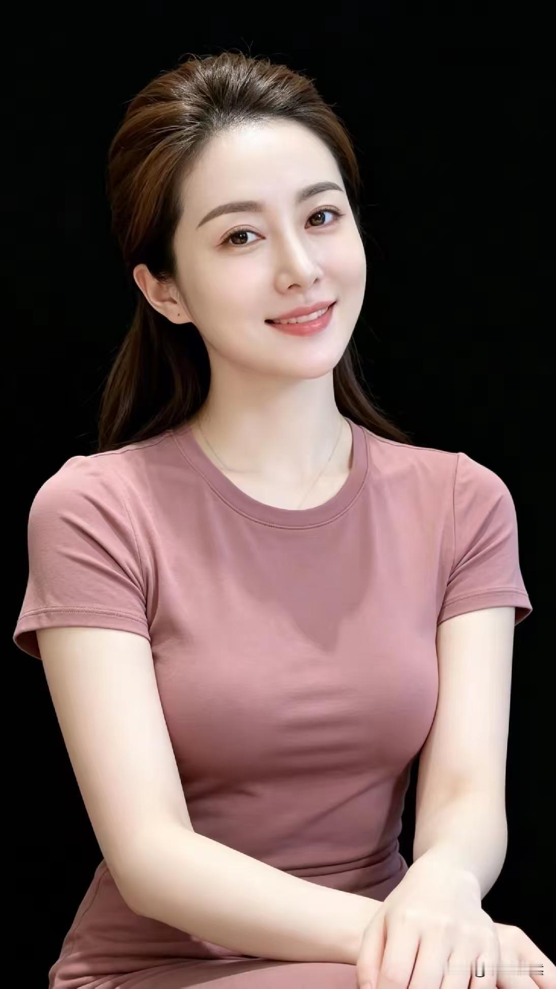 山坡羊·让他三尺又何妨 
尘嚣争攘，
寸利相抗，
人心多被偏执障。
让三分，又何