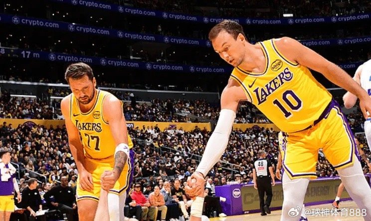 北京时间3月7日，NBA常规赛湖人背靠背128-117击败步行者，詹姆斯、艾顿和