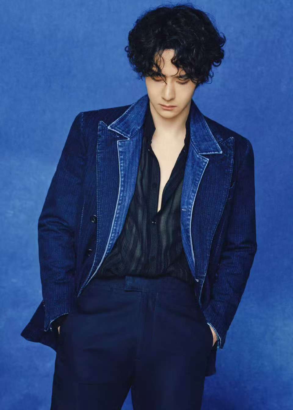 王一博靛蓝牛仔look王一博靛蓝牛仔王一博靛蓝牛仔look，好帅，，绝啦绝啦 