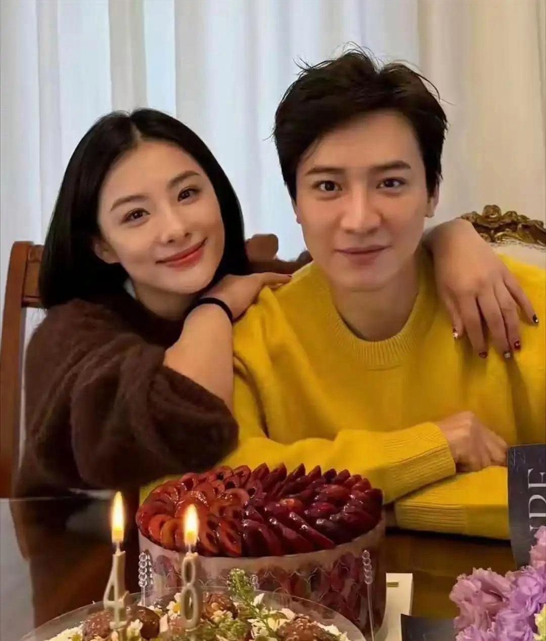 45岁的刘璇，保养的太好了！老公比她还大一岁 也是相当的帅气 太般配了 