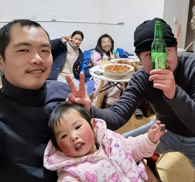 2014年，广西女孩赖敏被诊断为绝症，父母也相继离世，就连男友都在这时选择了分手