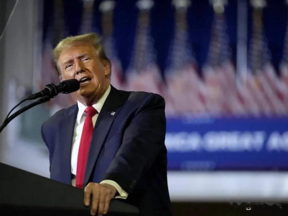 美国前总统特朗普今日表示，俄乌战争必须尽快结束，他挪揄泽连斯基是“史上最伟大的推