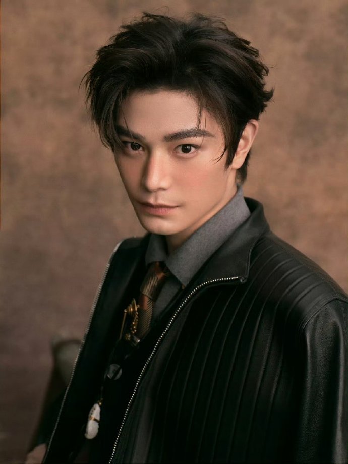 邓为、丁禹兮、陈哲远、穆祉丞微博之夜出图 