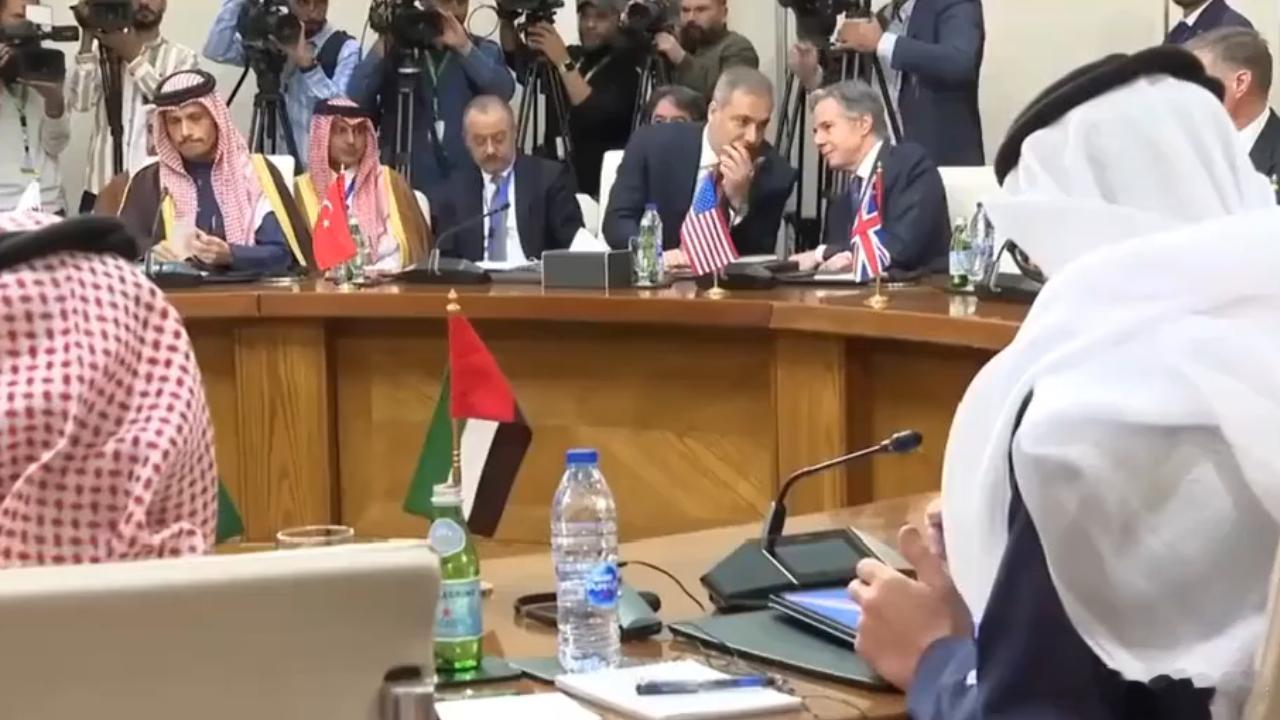 伊朗决定继续与美国谈判短短一天之内，伊朗对外释放的谈判信号反复反转，一边是外交部
