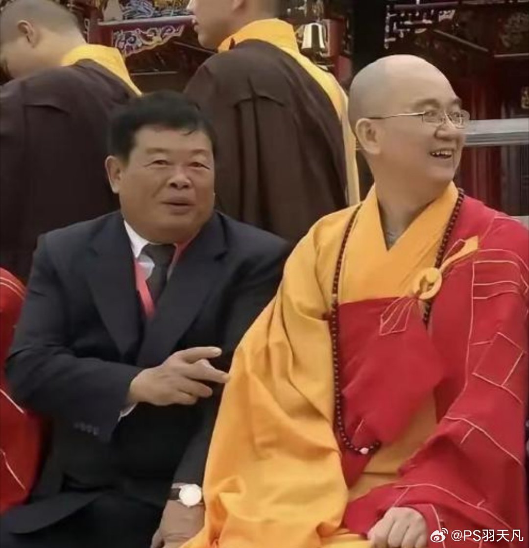 万福寺破败不堪，方丈起初说修缮需要一千六百万。曹德旺当即表态，这笔钱由他全权承担