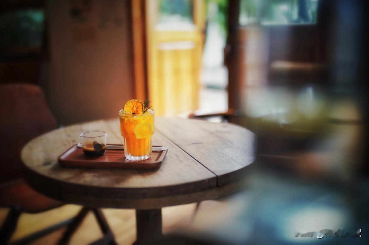 一杯入夏～
索尼a7m3+老蛙35/0.95