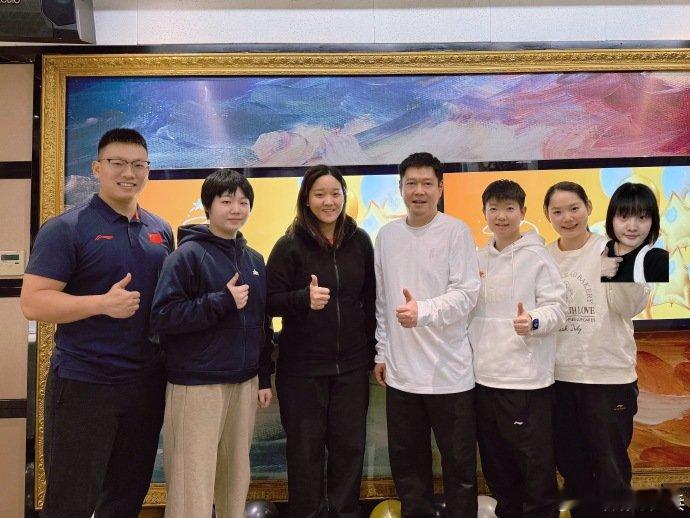 邱贻可分享生日照 发博：感谢！继续加油！㊗️大家都快乐！ 