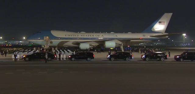 特朗普访华，黄仁勋登上空军一号，暴露美国真正焦虑
如果仔细观察特朗普这次访华团队