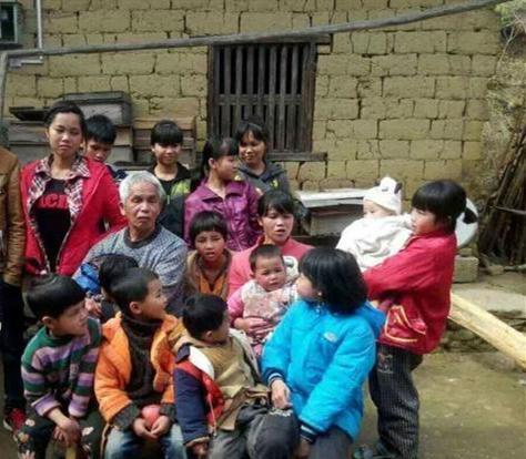 不愧是“广西第一猛男”！1994年，49岁的梁二把19岁的女工友陆红兰带回了村，