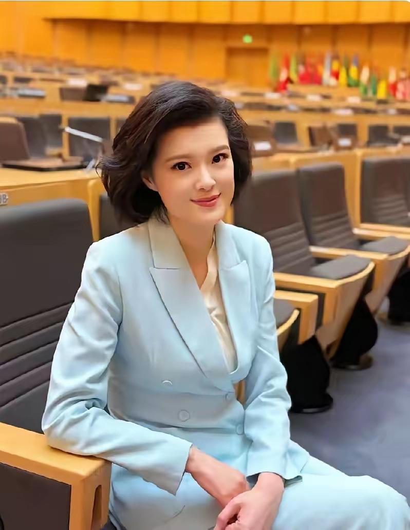 央视最美主持人，就是想不起来名字了