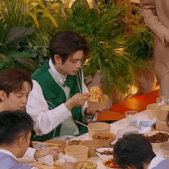 我孩子可以去参加那种美食大赛，“比谁吃得快” 