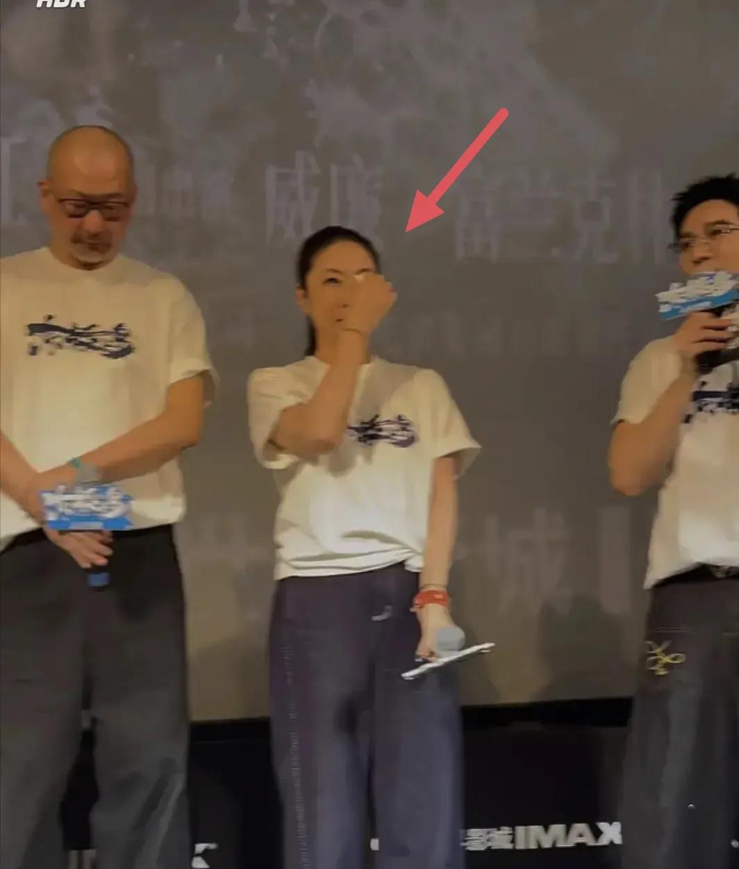 暑期档大片《东极岛》上映2天，口碑不及预期，票房连续两天倒挂，最后回本非常困难！