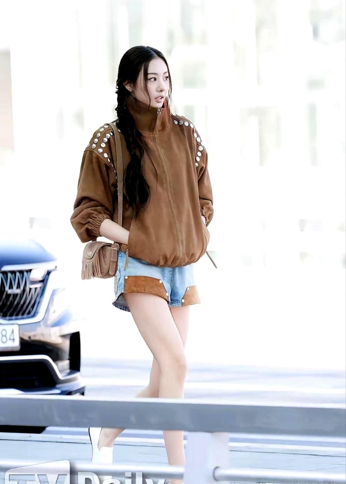 175的韩团爱豆李嘉元这波早春穿搭，直接把时尚博主的饭碗都抢了。
她最近跑Pr