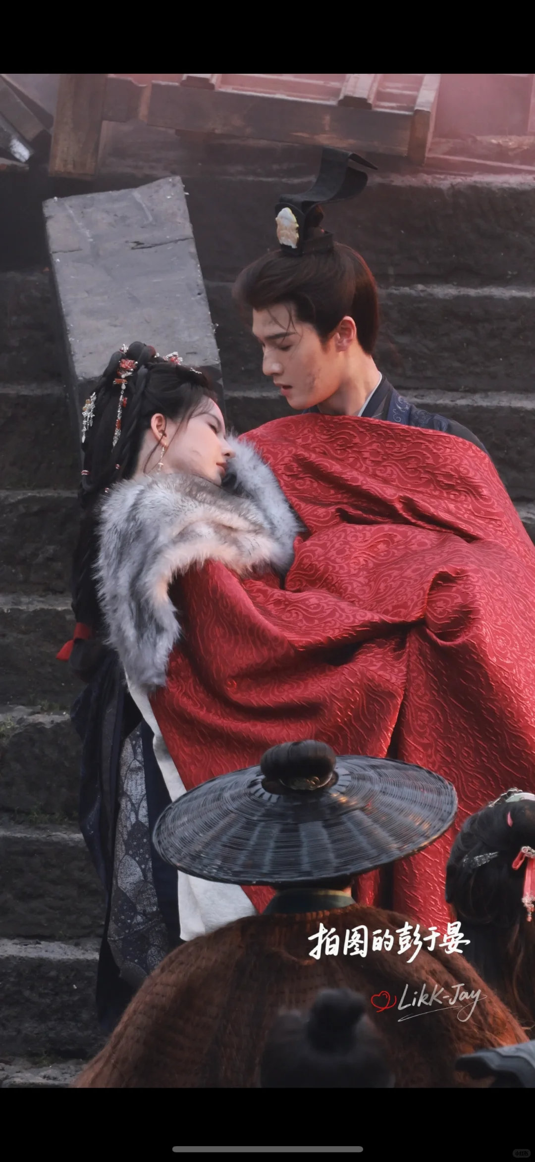 李昀锐刘些宁火场公主抱李昀锐刘些宁火场公主抱路透 李昀锐、刘些宁《归良辰》火场公