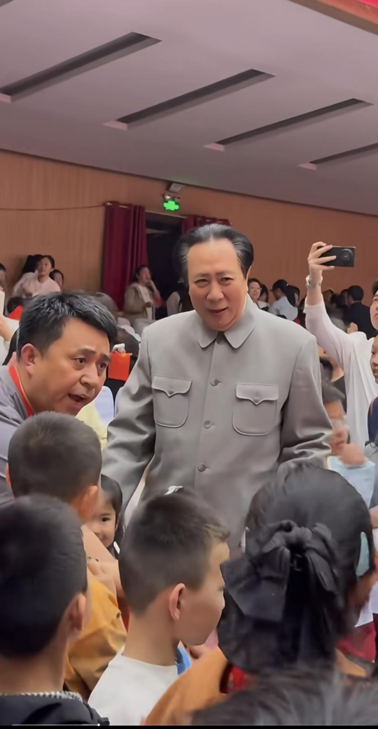 毛主席，全国好多这样的特型演员，还是古月最像！鉴于人民群众对毛主席的深厚情感，达