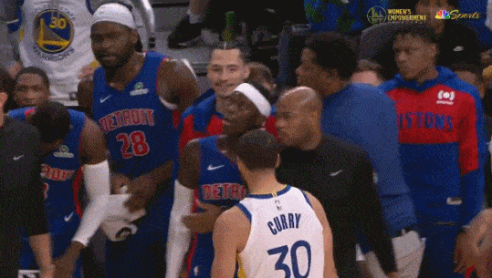 有的人直接干，有的人让队友干。🤏🤏🤏