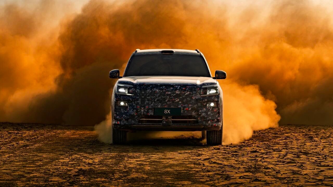 极氪 8X 官方谍照图来了。跟 9X 一样都是定位旗舰 SUV，但这个外观感觉比