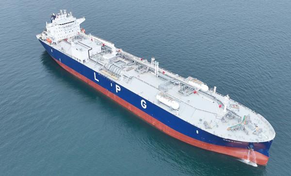 油价崩了！东华能源是抄底良机还是陷阱？

2026年4月8日，特朗普一纸“停火两