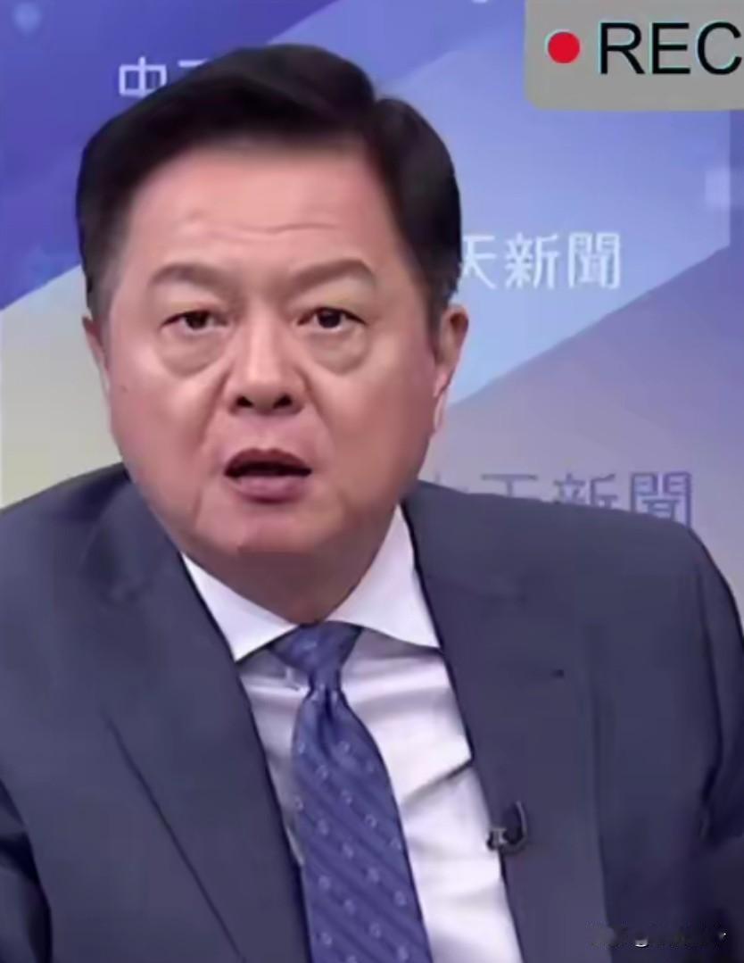 台湾媒体人周锡玮表示：其一，大陆对台定位已发生转变，不再着重提及“一国两制”，而