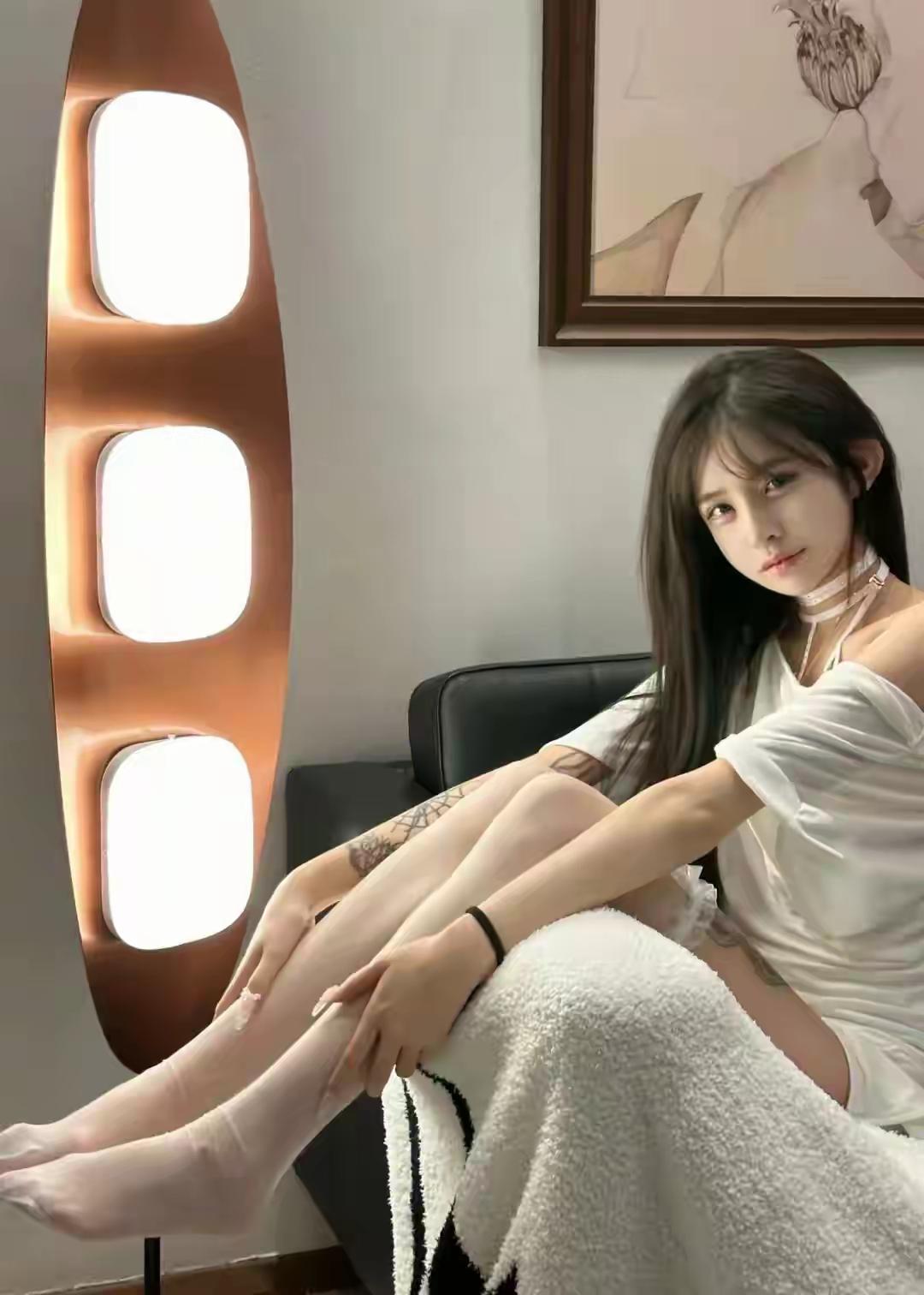 优雅少女，慵懒午后，时尚穿搭，精致生活