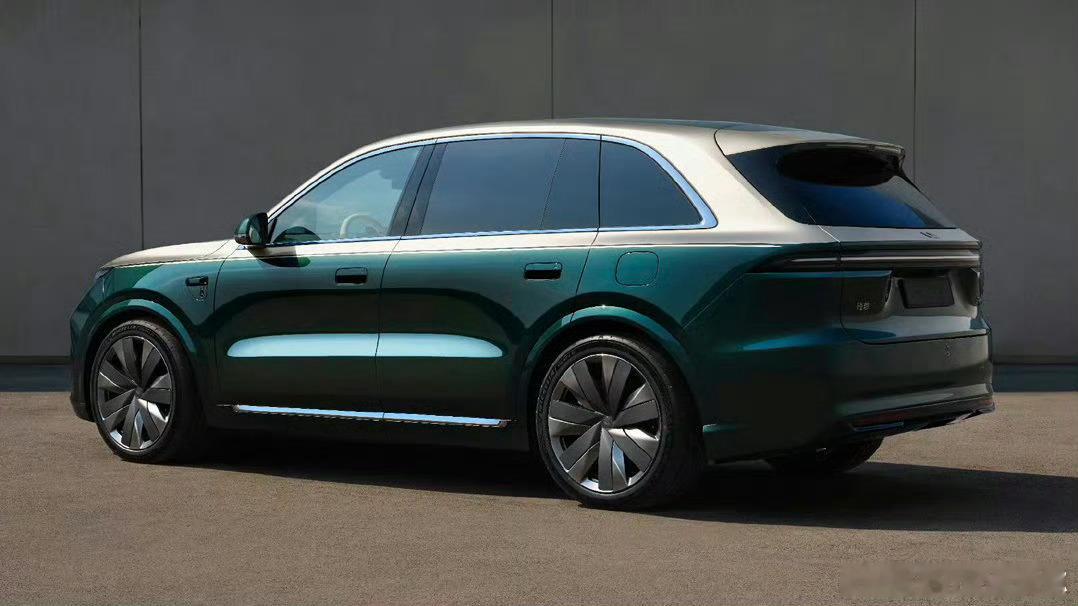 新能源套娃的神，又操作起来了理想L8 Livis，基本和L9一个模子刻出来的，就