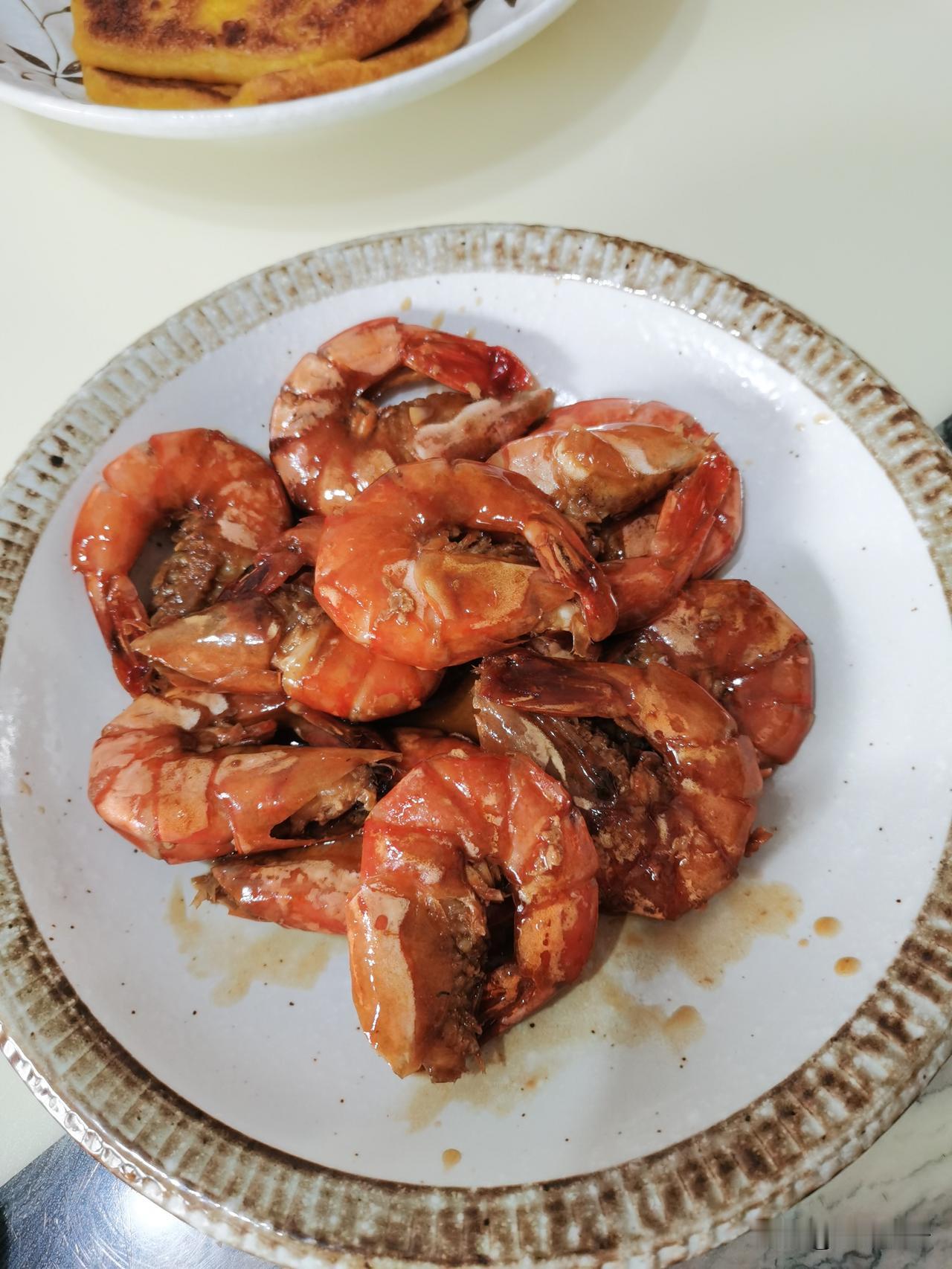同事问我为啥吃饭总那么快，我说：打工哪有细嚼慢咽的福气。